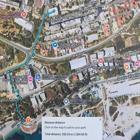 Luxury Lullu アパート